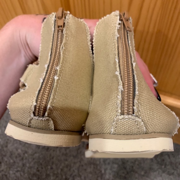 Sandals - Picture 3 of 3